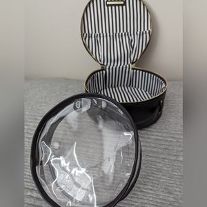 Hudson & Bleeker 8" Round Vintage Style Train Travel Case in Black